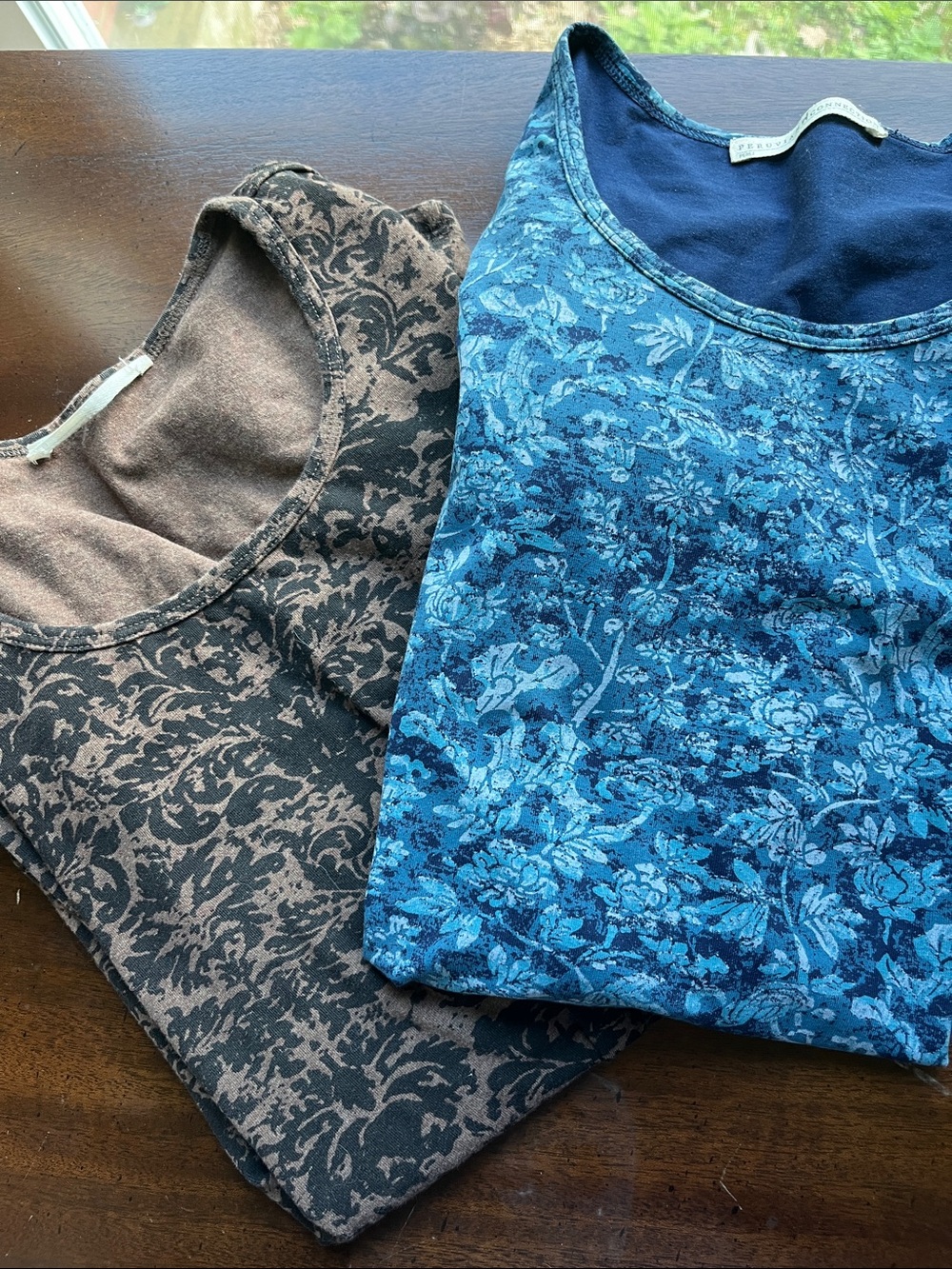 Peruvian connection 2 long sleeve top cotton, black/ brown and blue design
Wm XS